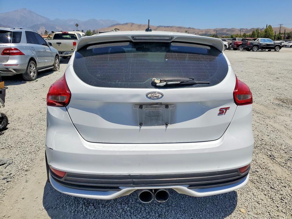 56532946 :رقم المزاد ، 1FADP3L93HL245819 vin ، 2017 Ford Focus مزاد بيع