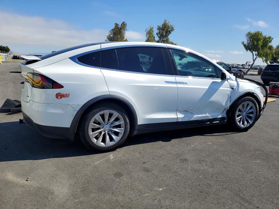 Продажа на аукционе авто 2017 Tesla Model X, vin: 5YJXCBE2XHF035119, номер лота: 58469986