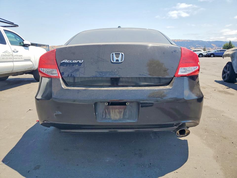 57915406 :رقم المزاد ، 1HGCS1B85BA013129 vin ، 2011 Honda Accord مزاد بيع