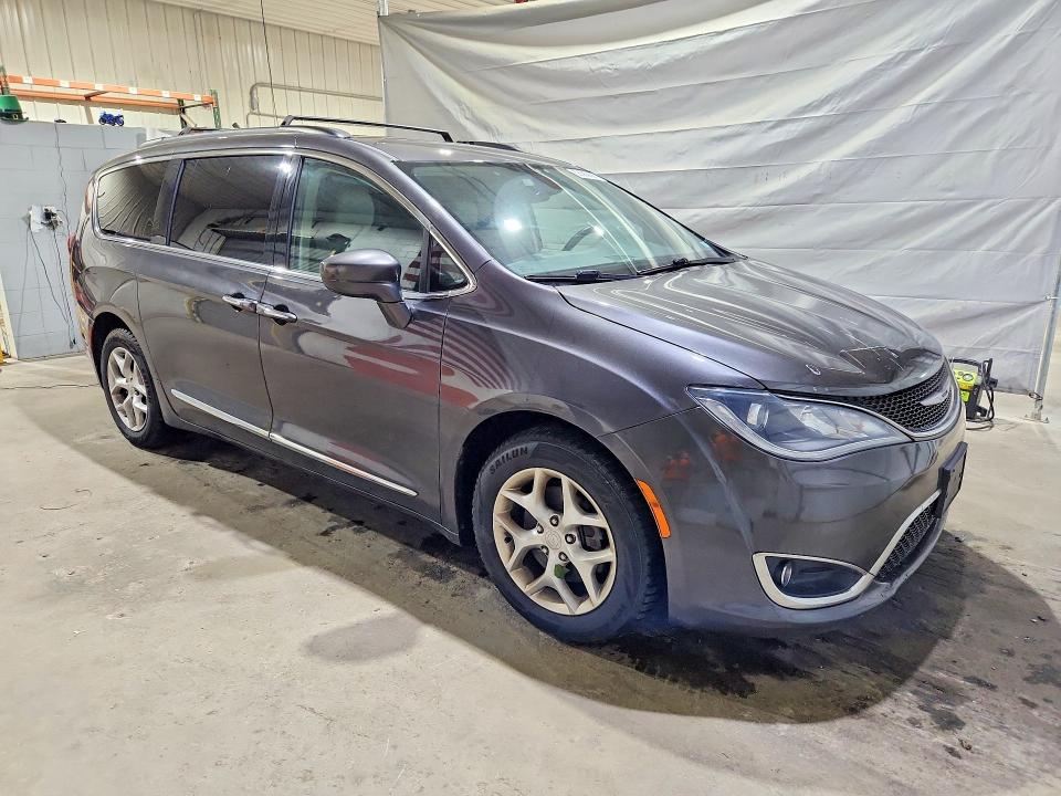 58383626 :رقم المزاد ، 2C4RC1BG3HR636086 vin ، 2017 Chrysler Pacifica مزاد بيع