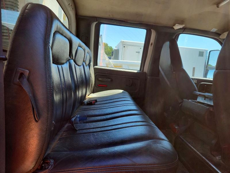 57281556 :رقم المزاد ، 1GDM8E1327F413511 vin ، 2007 Gmc C8500 مزاد بيع
