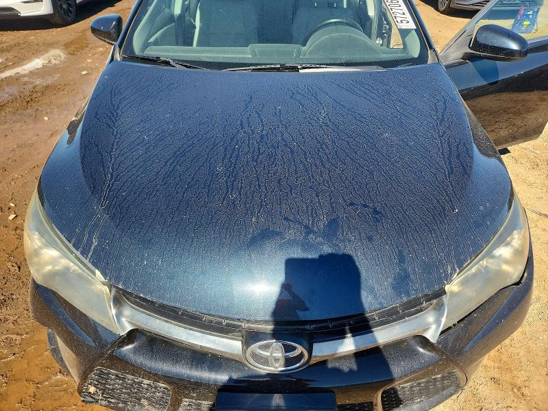 57270626 :رقم المزاد ، 4T1BF1FK9FU067084 vin ، 2015 Toyota Camry مزاد بيع