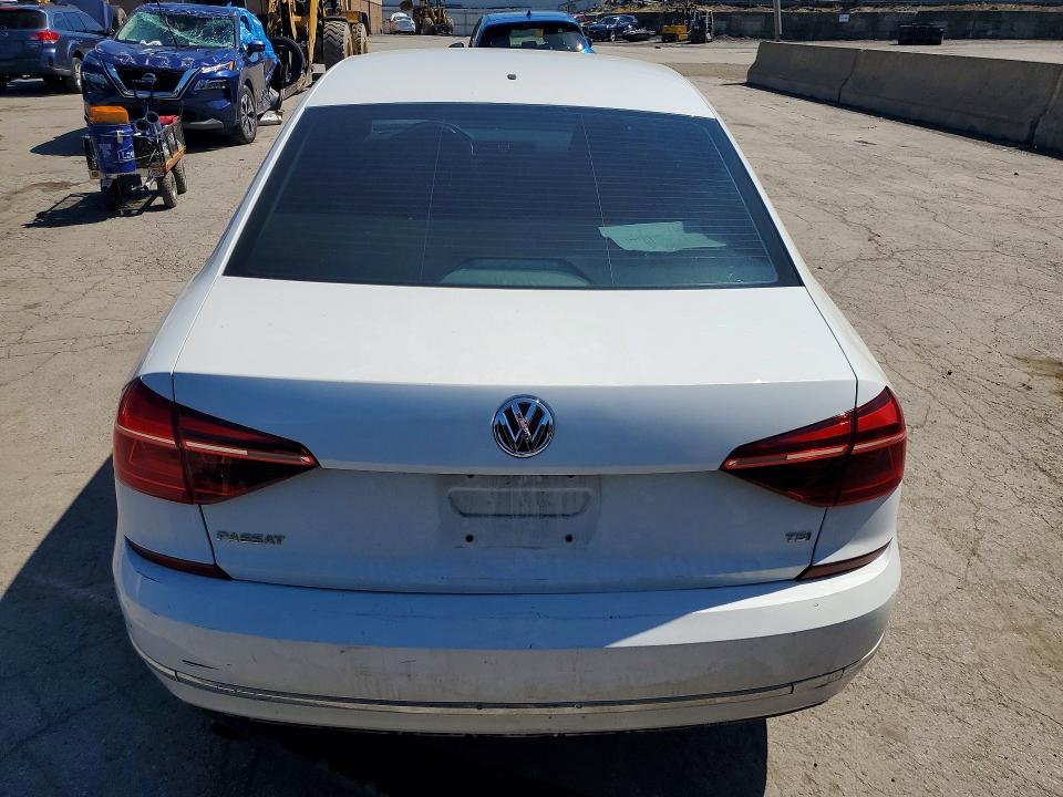 56186756 :رقم المزاد ، 1VWAA7A30JC016604 vin ، 2018 Volkswagen Passat مزاد بيع