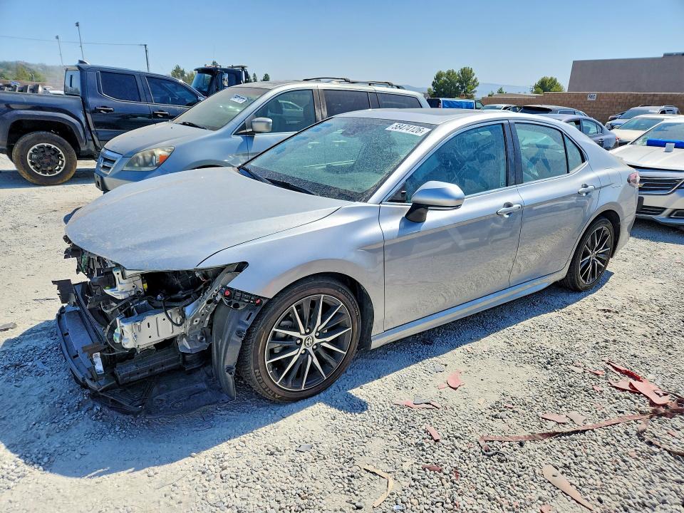 58474126 :رقم المزاد ، 4T1S31AK1MU546743 vin ، 2021 Toyota Camry مزاد بيع