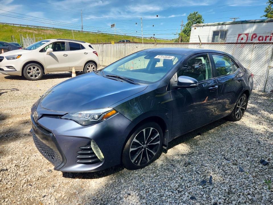 57550696 :رقم المزاد ، 2T1BURHE9JC067897 vin ، 2018 Toyota Corolla مزاد بيع