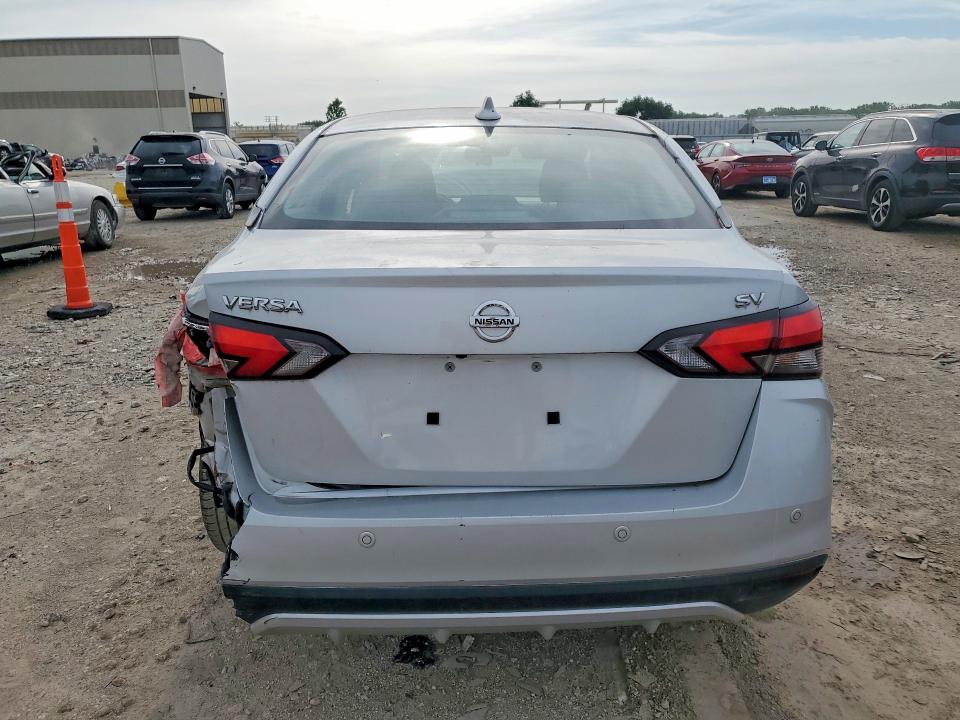 55680636 :رقم المزاد ، 3N1CN8EV2ML884567 vin ، 2021 Nissan Versa مزاد بيع