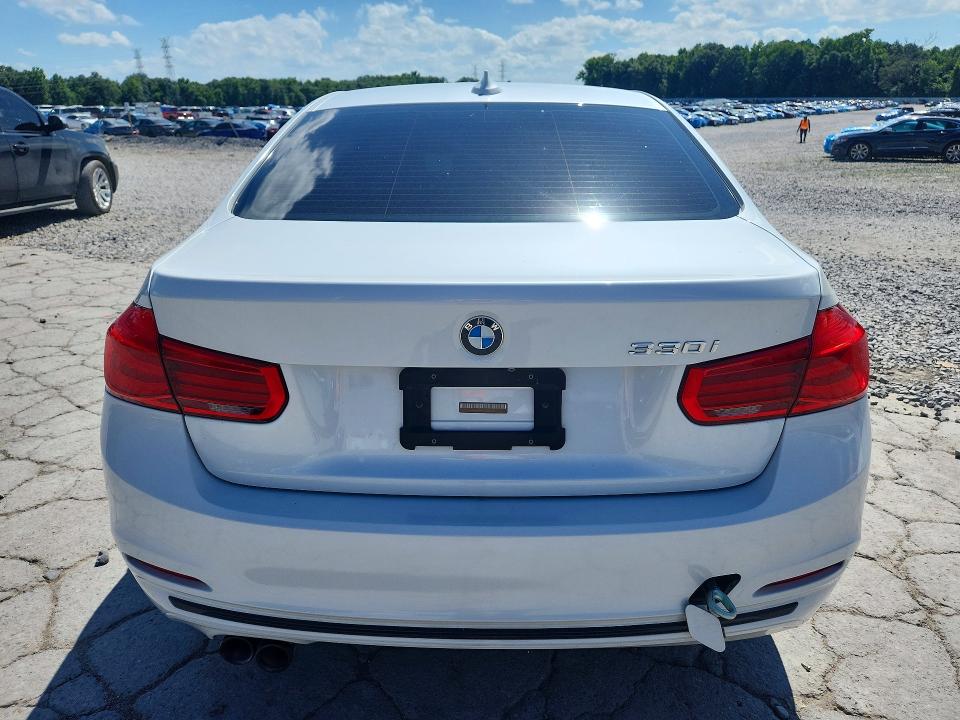 57346946 :رقم المزاد ، WBA8B9G57JNU97715 vin ، 2018 Bmw 330 مزاد بيع