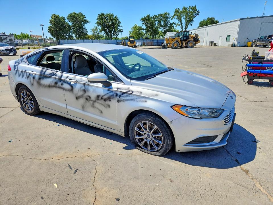 55765836 :رقم المزاد ، 3FA6P0G73JR167971 vin ، 2018 Ford Fusion مزاد بيع