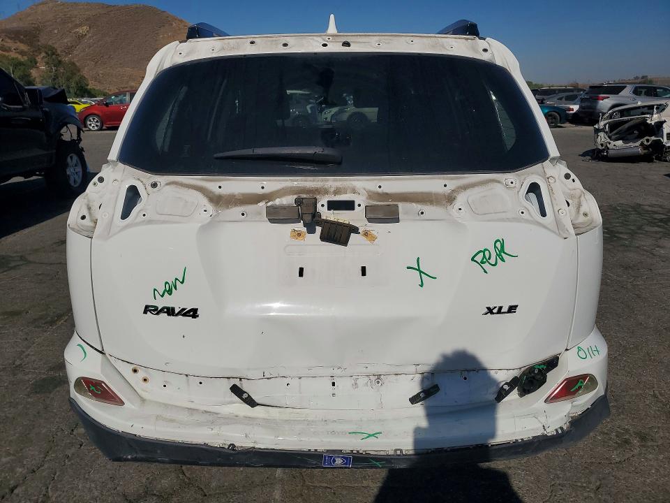 2018 Toyota Rav4 მანქანა იყიდება აუქციონზე, vin: JTMWFREV0JJ197376, აუქციონის ნომერი: 57256696