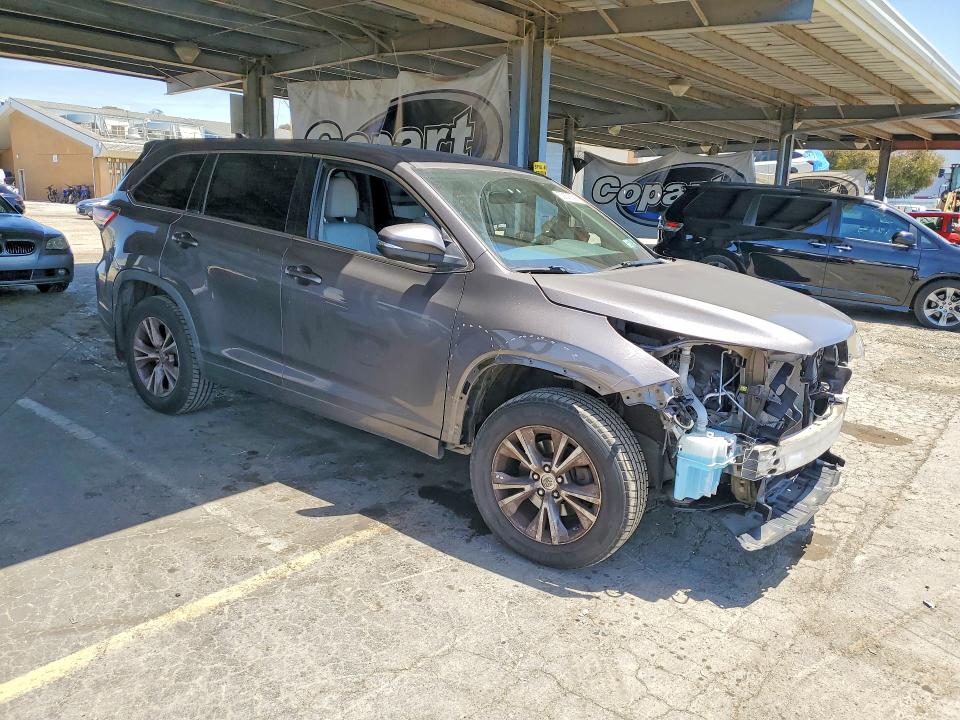 55678096 :رقم المزاد ، 5TDBKRFH9FS170318 vin ، 2015 Toyota Highlander مزاد بيع