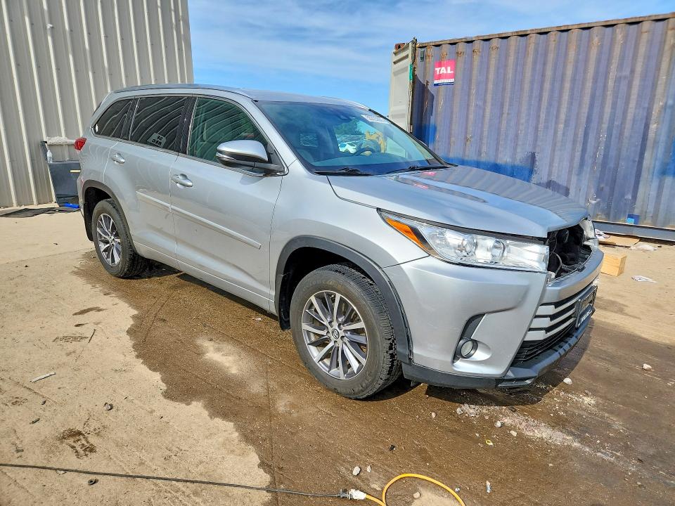 2017 Toyota Highlander მანქანა იყიდება აუქციონზე, vin: 5TDJZRFH3HS518754, აუქციონის ნომერი: 55723886