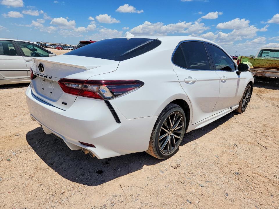 Продажа на аукционе авто 2021 Toyota Camry, vin: 4T1G11AK0MU526219, номер лота: 57235896