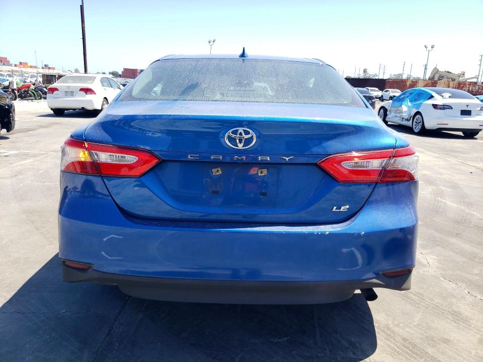 55956256 :رقم المزاد ، 4T1L11AK8LU325021 vin ، 2020 Toyota Camry مزاد بيع