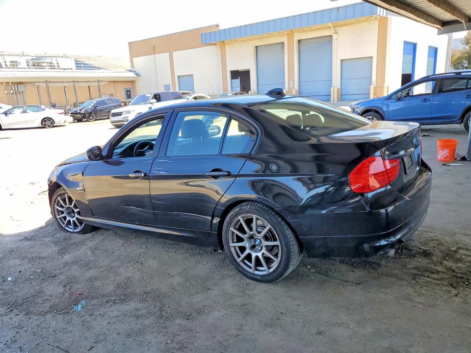 57627526 :رقم المزاد ، WBAPK53519A645466 vin ، 2009 Bmw 328 مزاد بيع