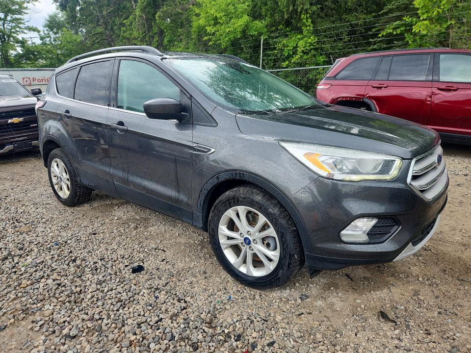 2018 Ford Escape მანქანა იყიდება აუქციონზე, vin: 1FMCU9HD3JUA44061, აუქციონის ნომერი: 58156376