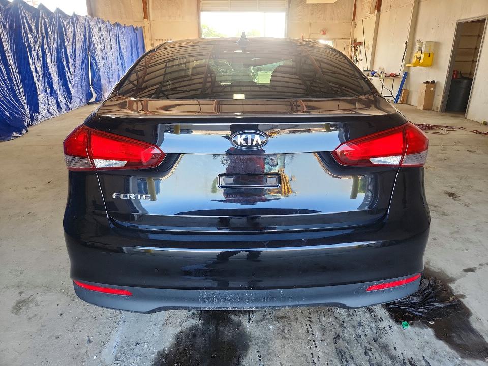 59125636 :رقم المزاد ، 3KPFK4A76HE054655 vin ، 2017 Kia Forte مزاد بيع