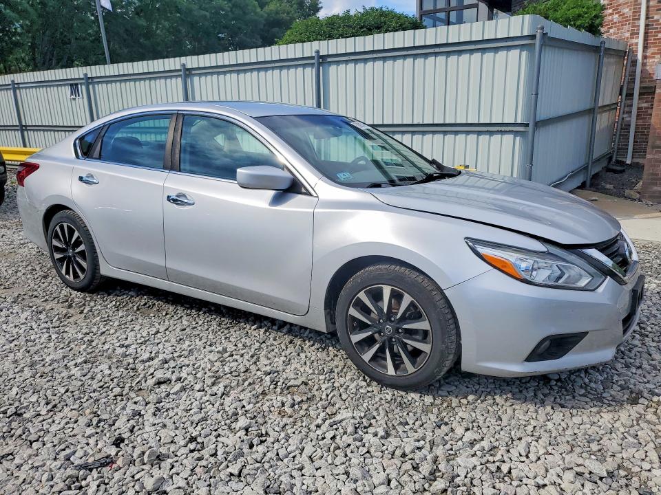 58605096 :رقم المزاد ، 1N4AL3AP1JC252502 vin ، 2018 Nissan Altima مزاد بيع