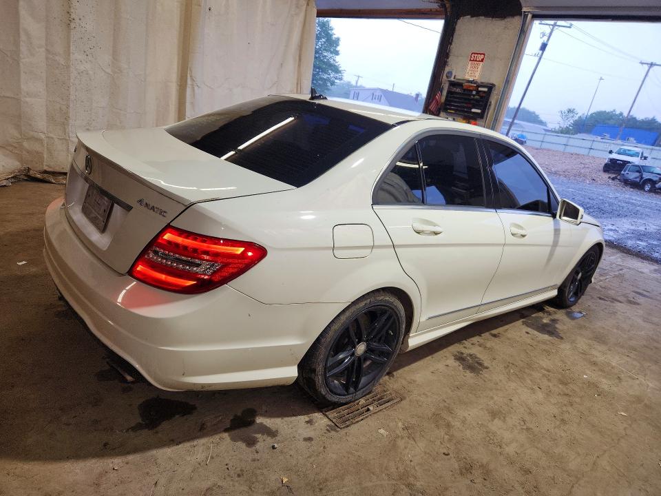 57843676 :رقم المزاد ، WDDGF8BB7CR201944 vin ، 2012 Mercedes-benz C مزاد بيع