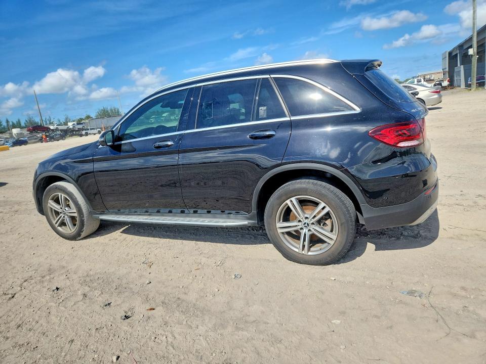 56570906 :رقم المزاد ، W1N0G8DB1NV373184 vin ، 2022 Mercedes-benz Glc مزاد بيع