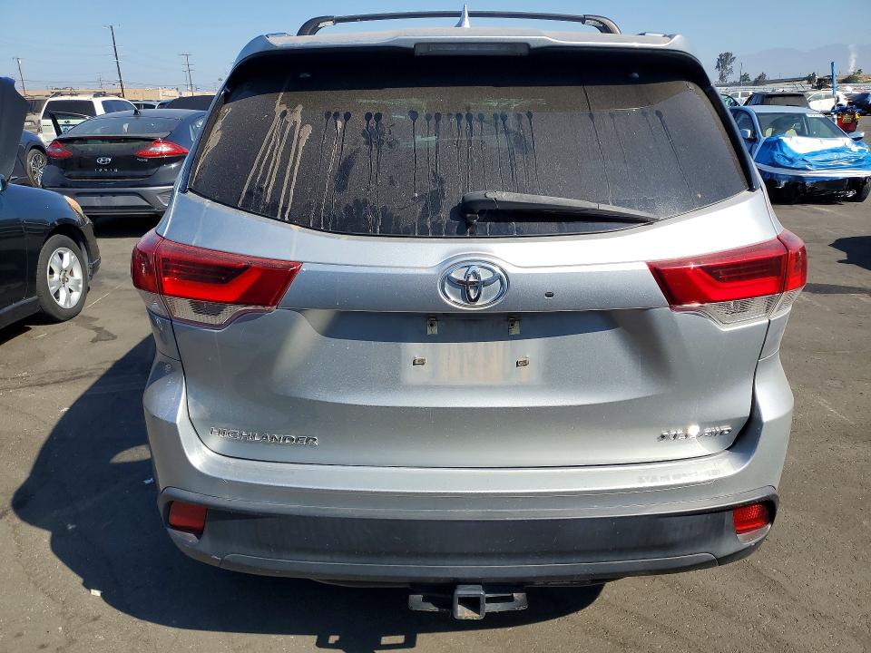 Aukcja sprzedaży 2018 Toyota Highlander, vin: 5TDJZRFH9JS560643, numer aukcji: 58579506