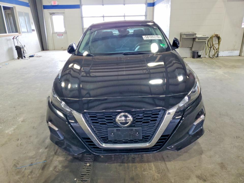 58105216 :رقم المزاد ، 1N4BL4BV2NN320937 vin ، 2022 Nissan Altima مزاد بيع