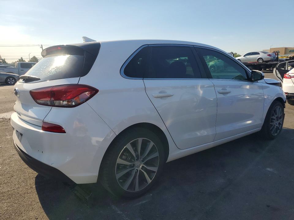 2018 Hyundai Elantra Gt მანქანა იყიდება აუქციონზე, vin: KMHH35LE8JU031663, აუქციონის ნომერი: 57625236