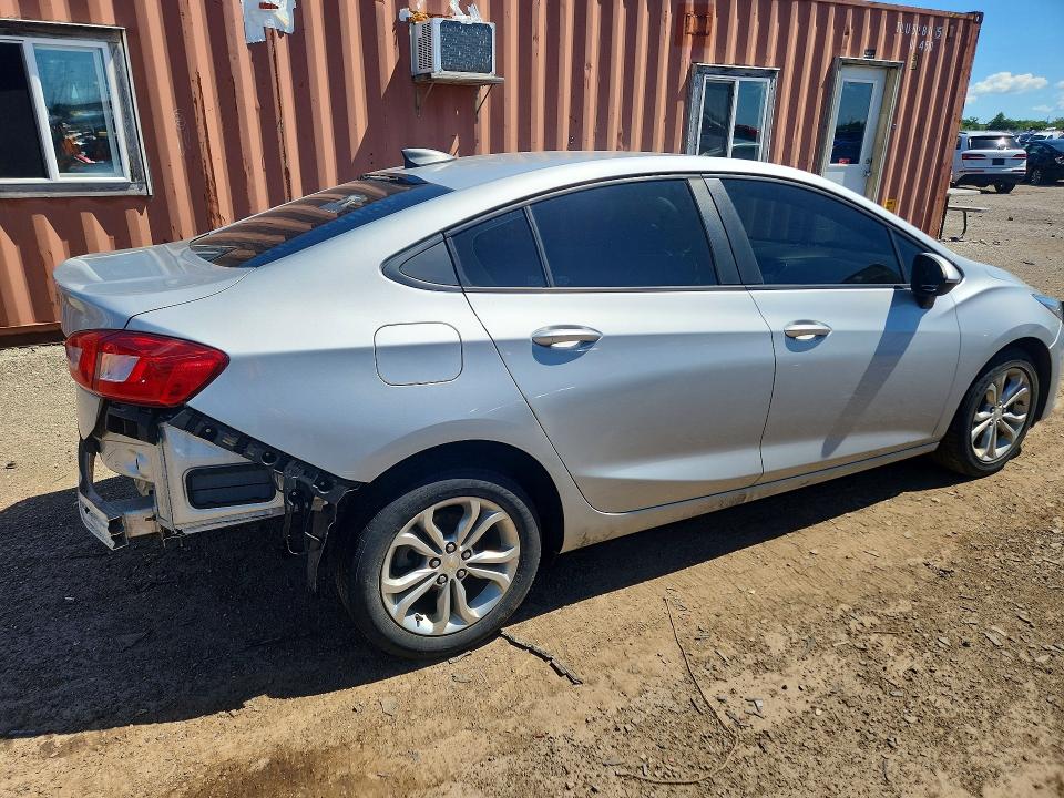 57385316 :رقم المزاد ، 1G1BC5SM6K7152042 vin ، 2019 Chevrolet Cruze مزاد بيع