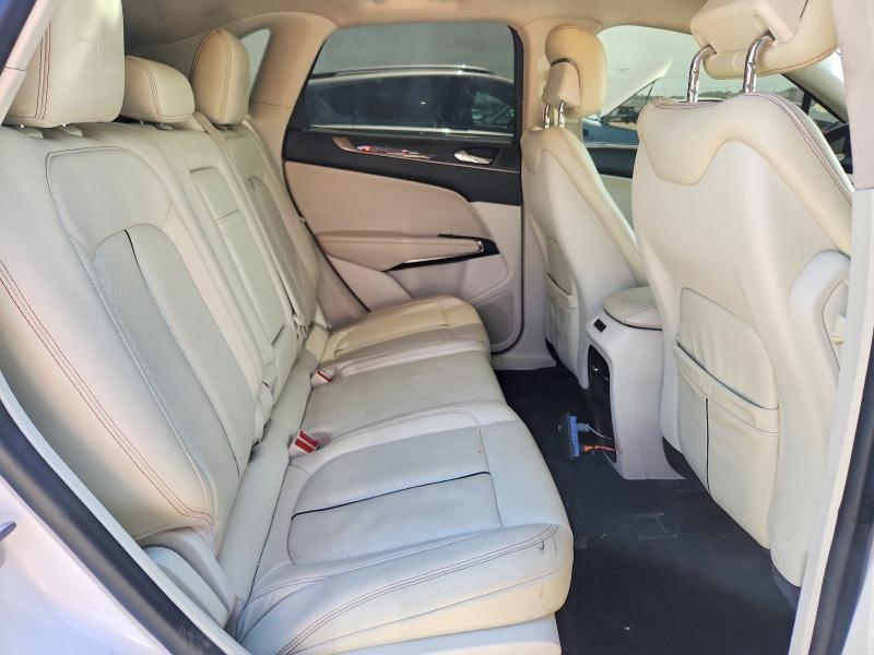 55865266 :رقم المزاد ، 5LMTJ4DH5HUL07629 vin ، 2017 Lincoln Mkc مزاد بيع