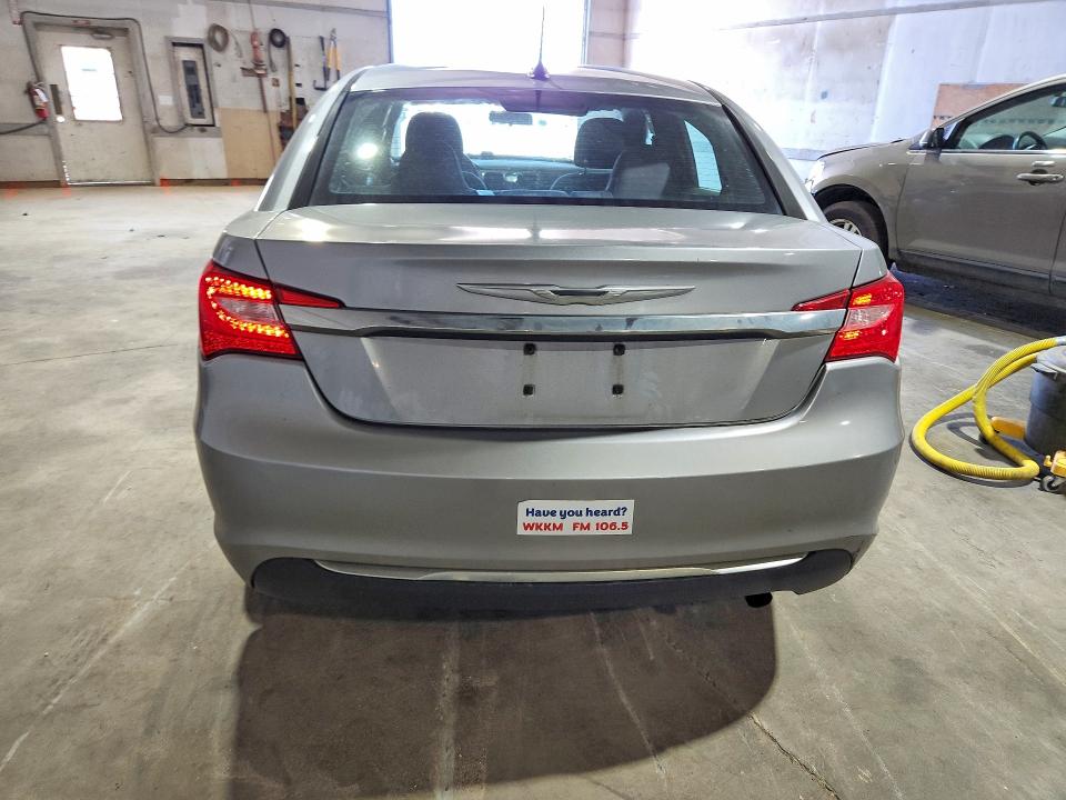 57047226 :رقم المزاد ، 1C3CCBBB1DN654923 vin ، 2013 Chrysler 200 مزاد بيع