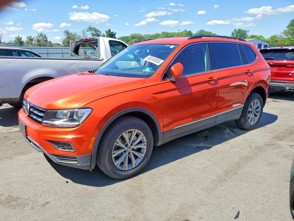 58540056 :رقم المزاد ، 3VV3B7AX2JM213768 vin ، 2018 Volkswagen Tiguan مزاد بيع