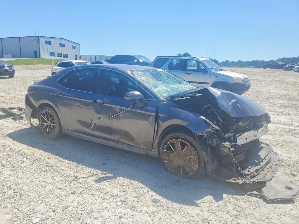 56116166 :رقم المزاد ، 4T1G11AK1MU417221 vin ، 2021 Toyota Camry مزاد بيع