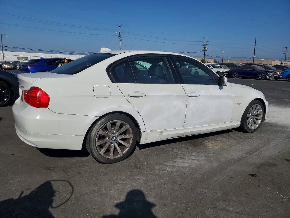 56241896 :رقم المزاد ، WBAPH5G54BNM80620 vin ، 2011 Bmw 3-series 328i 4d Sed مزاد بيع