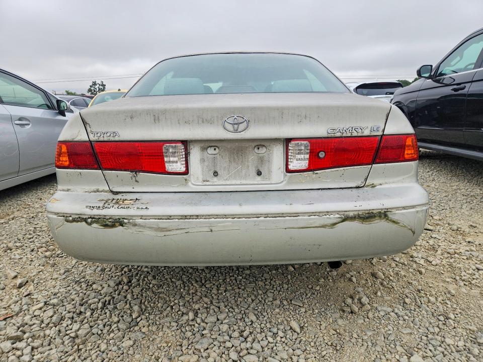 55618196 :رقم المزاد ، 4T1BG22K1YU010387 vin ، 2000 Toyota Camry مزاد بيع