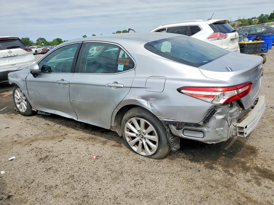 56506076 :رقم المزاد ، 4T1B11HK9JU110973 vin ، 2018 Toyota Camry مزاد بيع