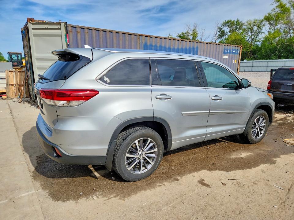 2017 Toyota Highlander მანქანა იყიდება აუქციონზე, vin: 5TDJZRFH3HS518754, აუქციონის ნომერი: 55723886