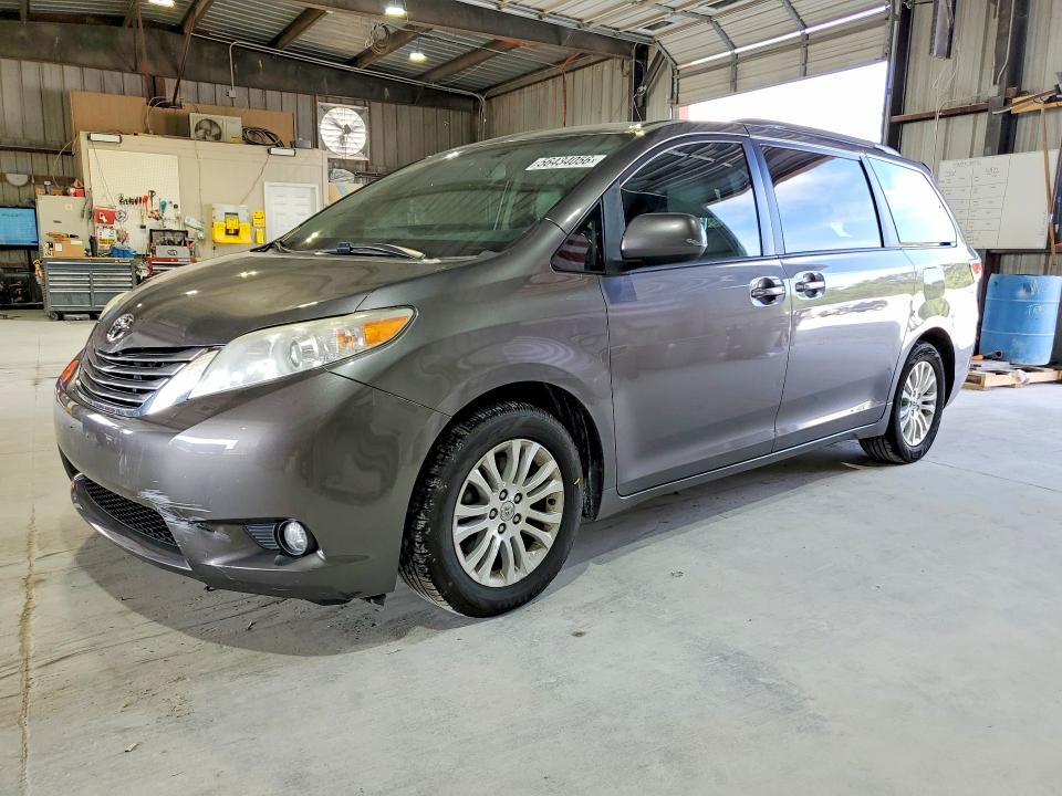 2017 Toyota Sienna მანქანა იყიდება აუქციონზე, vin: 5TDYZ3DC0HS832185, აუქციონის ნომერი: 56434056
