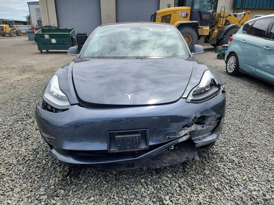 55784056 :رقم المزاد ، 5YJ3E1EA2JF048169 vin ، 2018 Tesla Model 3 مزاد بيع