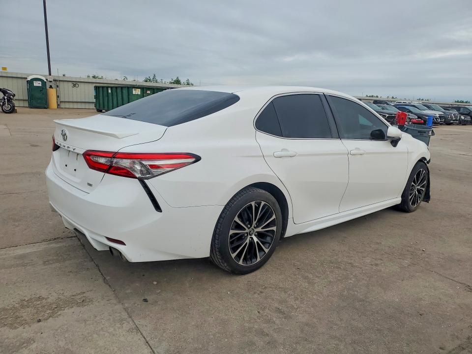 2018 Toyota Camry მანქანა იყიდება აუქციონზე, vin: 4T1B11HK7JU667039, აუქციონის ნომერი: 57340496