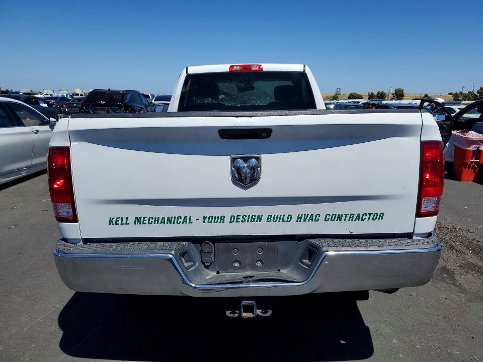 56231126 :رقم المزاد ، 3C6JR6DG7JG137641 vin ، 2018 Ram 1500 مزاد بيع