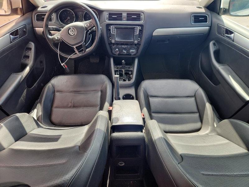 57177666 :رقم المزاد ، 3VWDB7AJ0HM207456 vin ، 2017 Volkswagen Jetta مزاد بيع