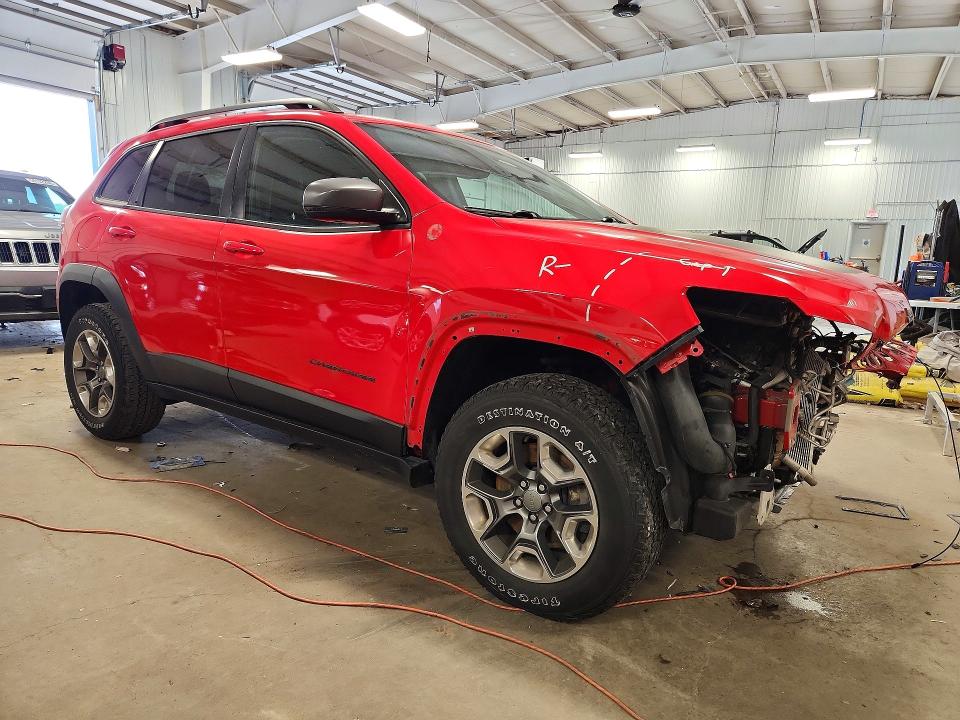 56152596 :رقم المزاد ، 1C4PJMBXXKD395474 vin ، 2019 Jeep Cherokee مزاد بيع