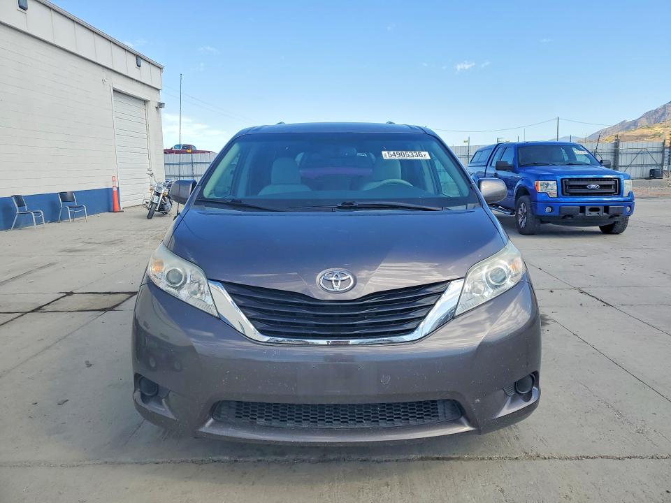 54905336 :رقم المزاد ، 5TDKK3DC2CS216572 vin ، 2012 Toyota Sienna مزاد بيع