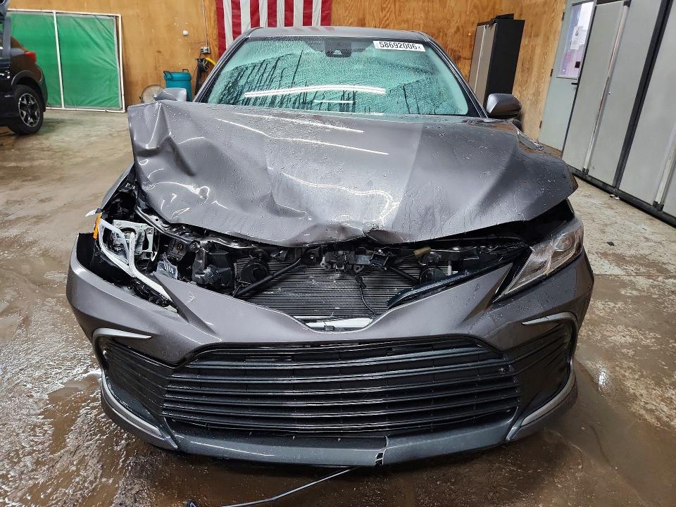 2022 Toyota Camry მანქანა იყიდება აუქციონზე, vin: 4T1C11AK8NU682881, აუქციონის ნომერი: 58692006