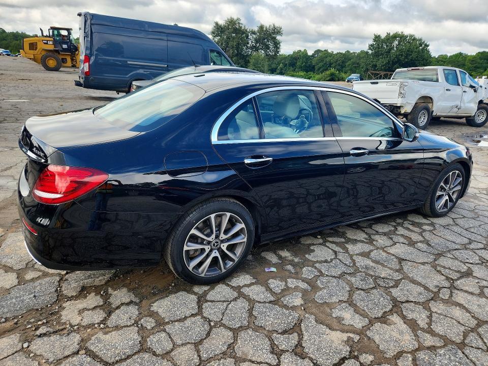 58127296 :رقم المزاد ، W1KZF6JB0LA802237 vin ، 2020 Mercedes-benz E مزاد بيع