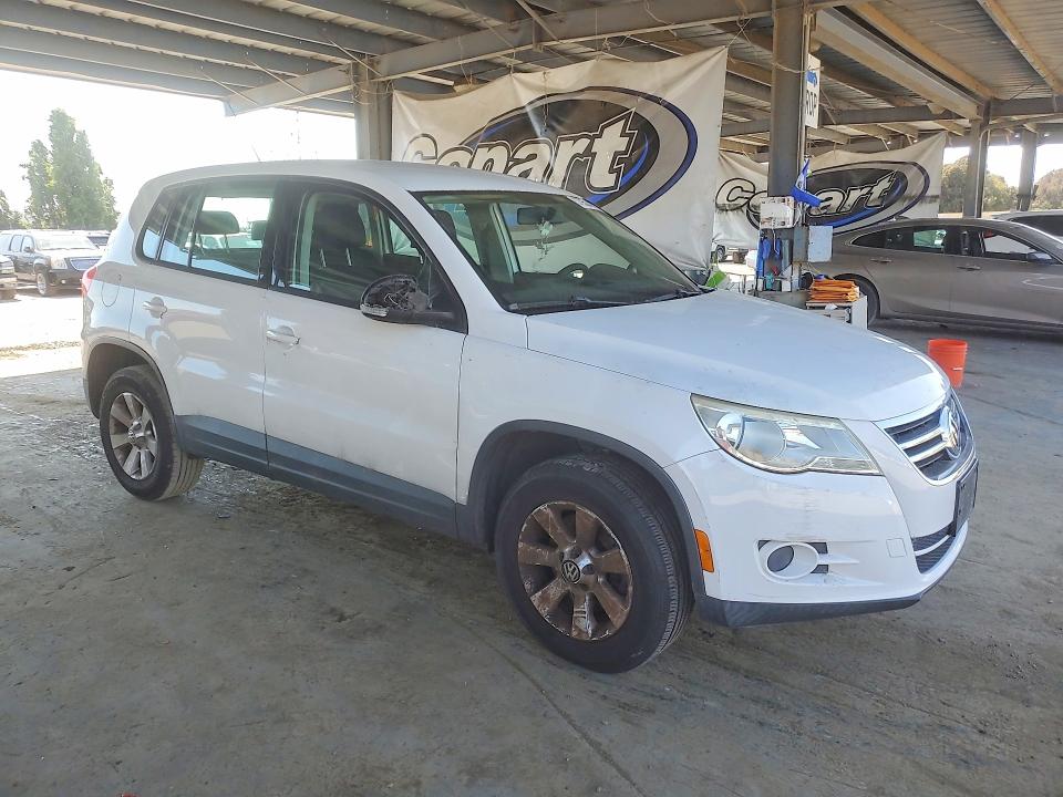 57956486 :رقم المزاد ، WVGAV7AX9AW001295 vin ، 2010 Volkswagen Tiguan مزاد بيع