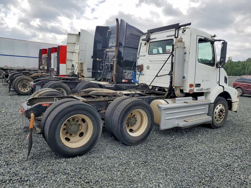 2007 Volvo Vn მანქანა იყიდება აუქციონზე, vin: 4V4MC9GHX7N463595, აუქციონის ნომერი: 56942526