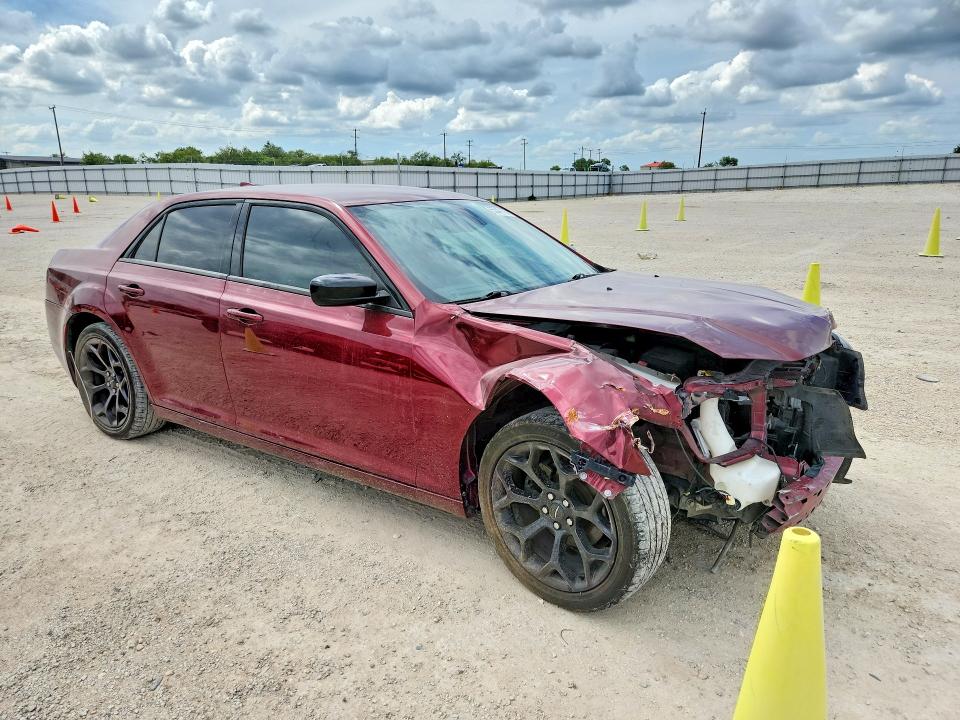 55347176 :رقم المزاد ، 2C3CCAAG2LH147575 vin ، 2020 Chrysler 300 مزاد بيع