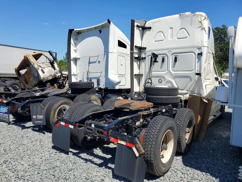 56677726 :رقم المزاد ، 3AKJHHDR8NSNT9120 vin ، 2022 Freightliner Cascadia 126 مزاد بيع