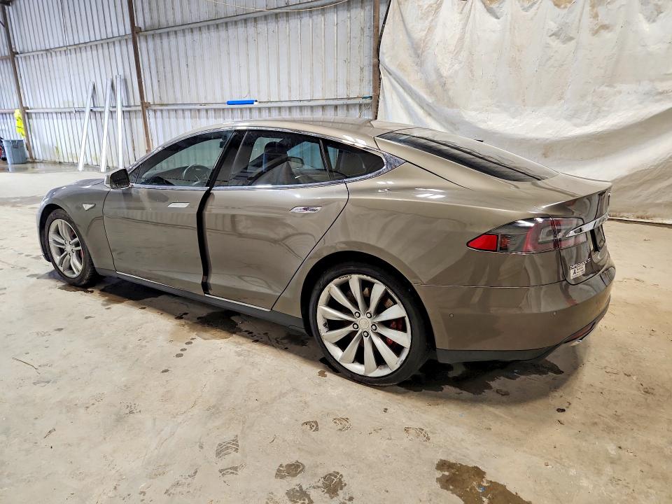 2015 Tesla Model S მანქანა იყიდება აუქციონზე, vin: 5YJSA1H49FF095882, აუქციონის ნომერი: 53952166