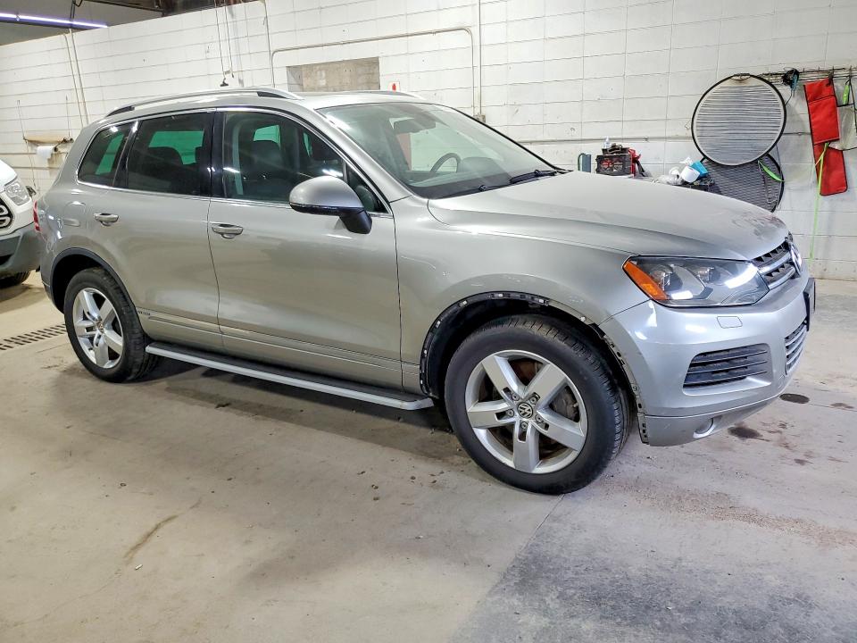 2011 Volkswagen Touareg მანქანა იყიდება აუქციონზე, vin: WVGFG9BP1BD004991, აუქციონის ნომერი: 55890886